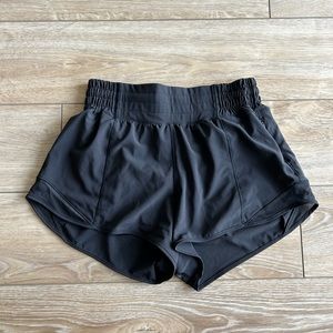 Lululemon high rise hotty hot shorts 2.5 inch